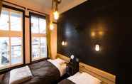 Kamar Tidur 4 Little Barrel Guest House - Hostel