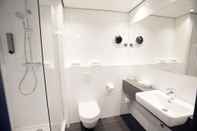 In-room Bathroom Best Western Plus Plaza Almere