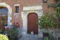 ภายนอกอาคาร Chambres d'hotes, Le Manoir de Neuville