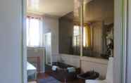 ห้องน้ำภายในห้อง 7 Chambres d'hotes, Le Manoir de Neuville