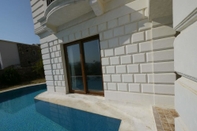 Swimming Pool Elegant Villas 2 2