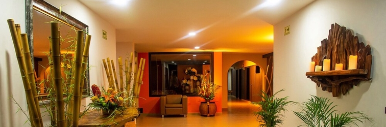 Lobby Hotel Yalconia