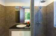 Toilet Kamar 6 Villa The Greens 8