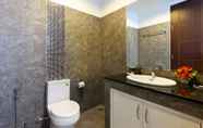 Toilet Kamar 5 Villa The Greens 8