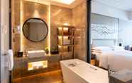 Toilet Kamar 4 Yantai Marriott Hotel