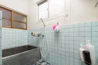 In-room Bathroom Tarbo's House Nishikitsuji : Free Parking, Pet OK