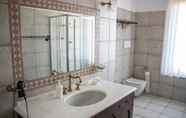 Phòng tắm bên trong 3 Villa Paola