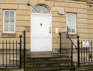 Bangunan 2 Beautifully Renovated Apartment -central Edinburgh