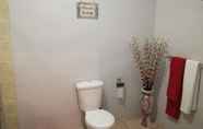 Toilet Kamar 6 Hidden Inn