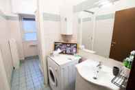 Phòng tắm bên trong Studio Hosts 2 Via San Gervasio Flat in Bo