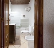 In-room Bathroom 5 Hotel Cal Rei de Talló