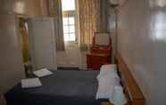 Bedroom 3 Castlereagh Hotel