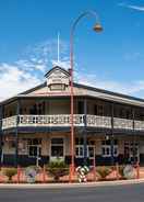 EXTERIOR_BUILDING Castlereagh Hotel