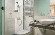 In-room Bathroom 3 Salamanca Luxury Plaza