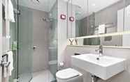 Toilet Kamar 3 Indie, 2BDR Docklands Apartment