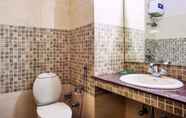 Phòng tắm bên trong 3 GenX Aravali by 1589 Hotels