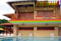 สระว่ายน้ำ Apartamentos Vacacionales Coveñas