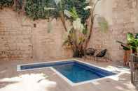Swimming Pool Astuto Boutique Jerez - Adults Only