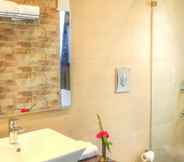 In-room Bathroom 4 Golden Roots Resorts & Spa