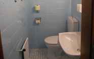 Toilet Kamar 5 Haus Hildegunde