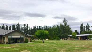 Exterior 4 Vineyard Barn House