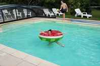 Swimming Pool Manoir le Bout du Pont