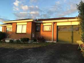 Exterior 4 Sunny Holiday Home Near the Beach