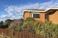 Exterior Sunny Holiday Home Near the Beach