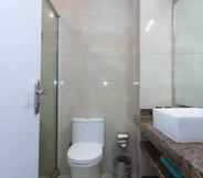 Toilet Kamar 4 Shine Apartment