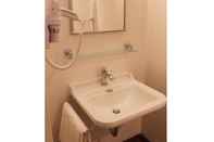 In-room Bathroom La Maison Blanche – Appart’hôtels climatisés de charme Chic et Cosy – Centre-ville
