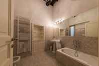 In-room Bathroom Art Studio Residenza d'Epoca