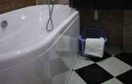 Toilet Kamar 6 Cpn Apartment & Hotel