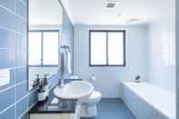 In-room Bathroom Perfectly Located Apt Rooftop Pool & Spa