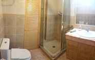 In-room Bathroom 2 Piso junto a Jardines de la Victoria y Renfe