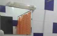 Toilet Kamar 4 Hotel Ribis