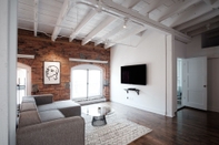 Ruang Umum 1861 Grand Loft in Old Port by Nuage