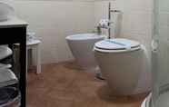 Toilet Kamar 3 Relais Magione Papale