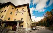 Exterior 2 Casa Montana S. Maddalena di Canossa