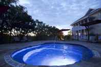 สระว่ายน้ำ Gruene River Hotel & Retreat