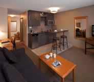 Common Space 5 Jasper Inn & Suites by INNhotels