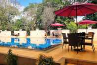 Swimming Pool Livinya Holiday Resort