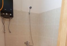 In-room Bathroom 7 Tbilisi Yard Hostel