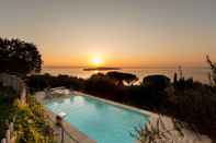 Swimming Pool Villa Tramonto