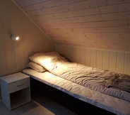 Bedroom 3 Senja Arctic Lodge AS