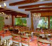 Restoran 6 Hotel Restaurant Le Grillon