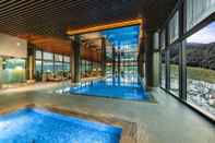 Swimming Pool Radisson Collection Hotel, Vadistanbul