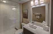 In-room Bathroom 5 TownePlace Suites by Marriott Hot Springs