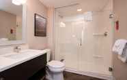 Toilet Kamar 7 TownePlace Suites by Marriott Merced