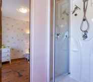 In-room Bathroom 6 Chambres d'Hotes La Revaudiere