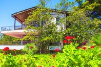 Exterior Malt Beachfront Villa